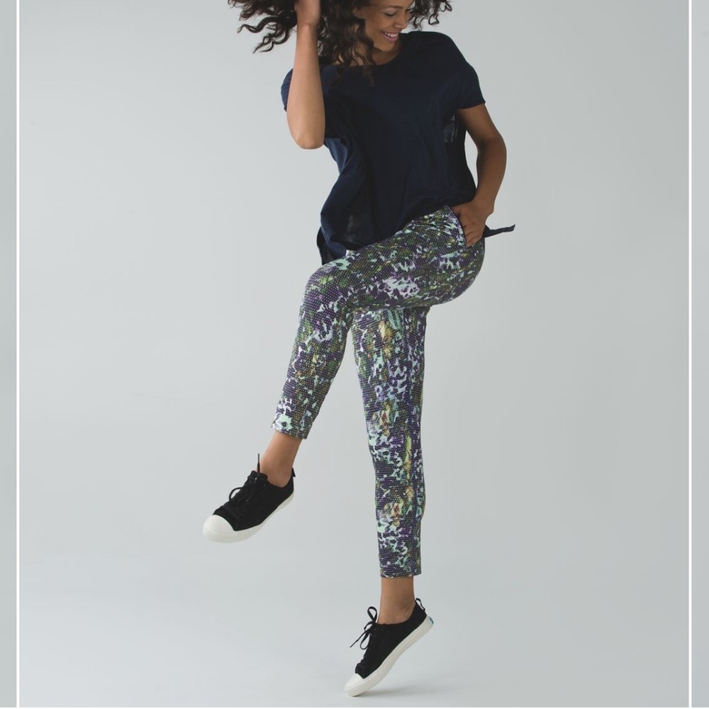 Lululemon Jet Crop Luxtreme Jogger Floral Dot